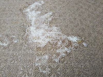 エンボス床のもらい錆び